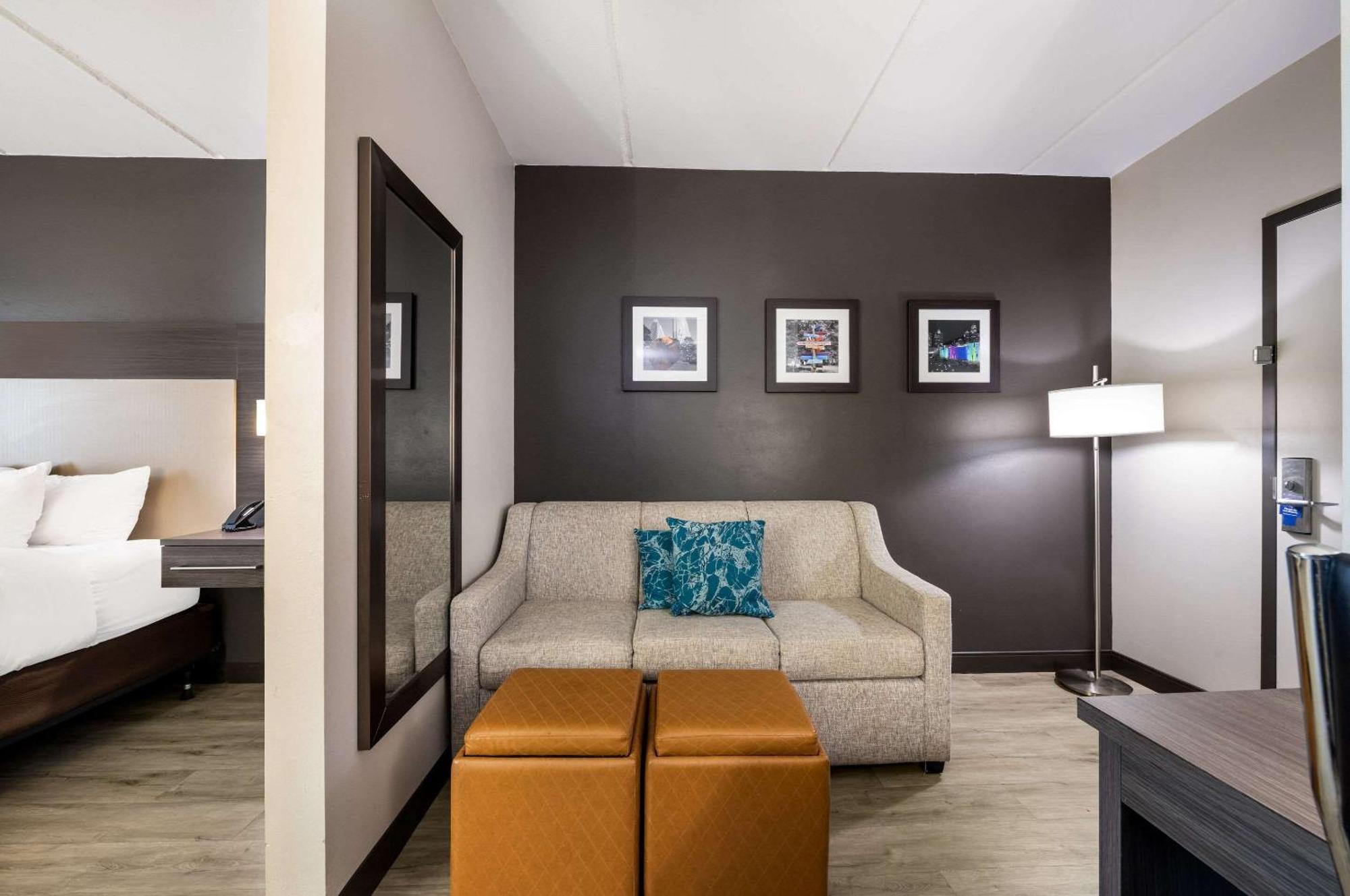 Comfort Suites Northlake Huntersville Exterior photo