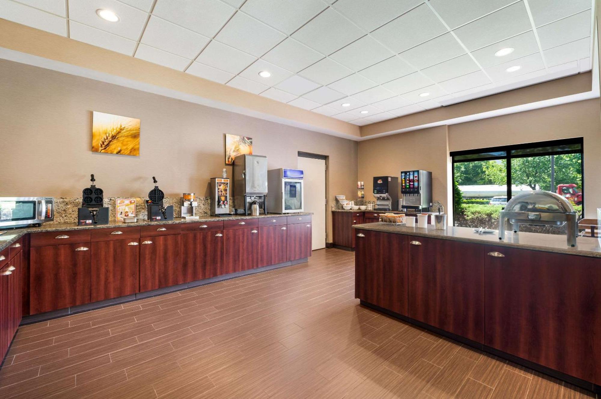 Comfort Suites Northlake Huntersville Exterior photo