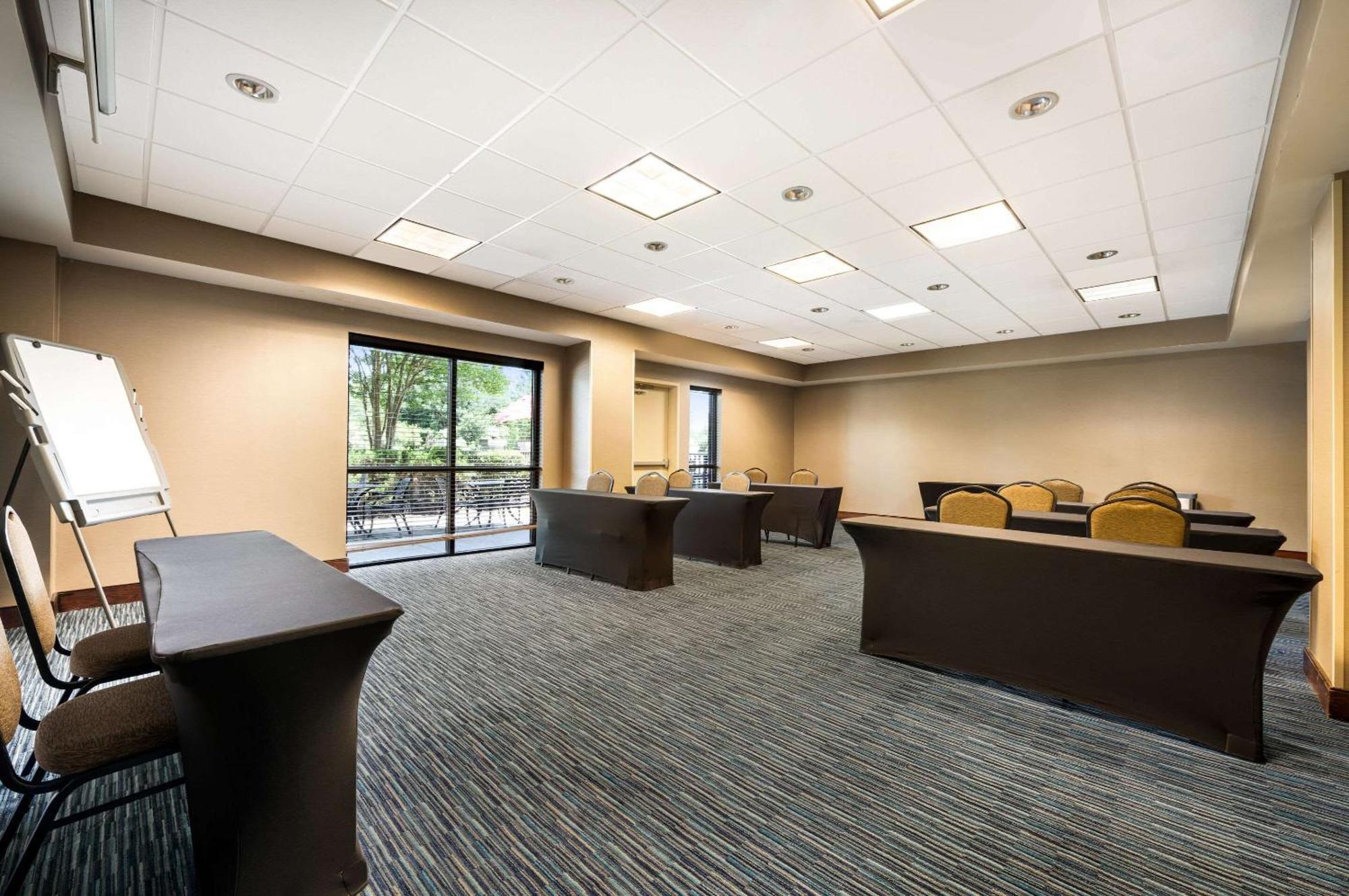 Comfort Suites Northlake Huntersville Exterior photo