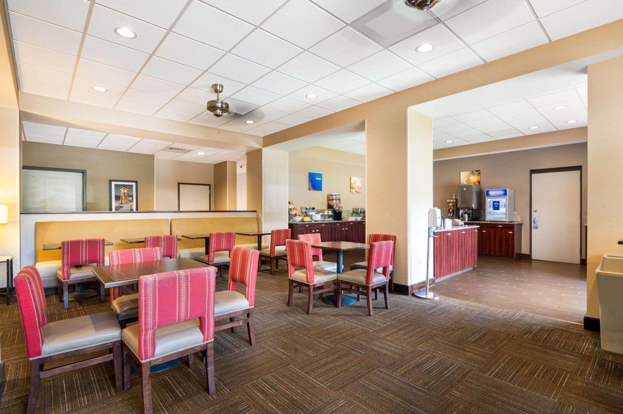 Comfort Suites Northlake Huntersville Exterior photo