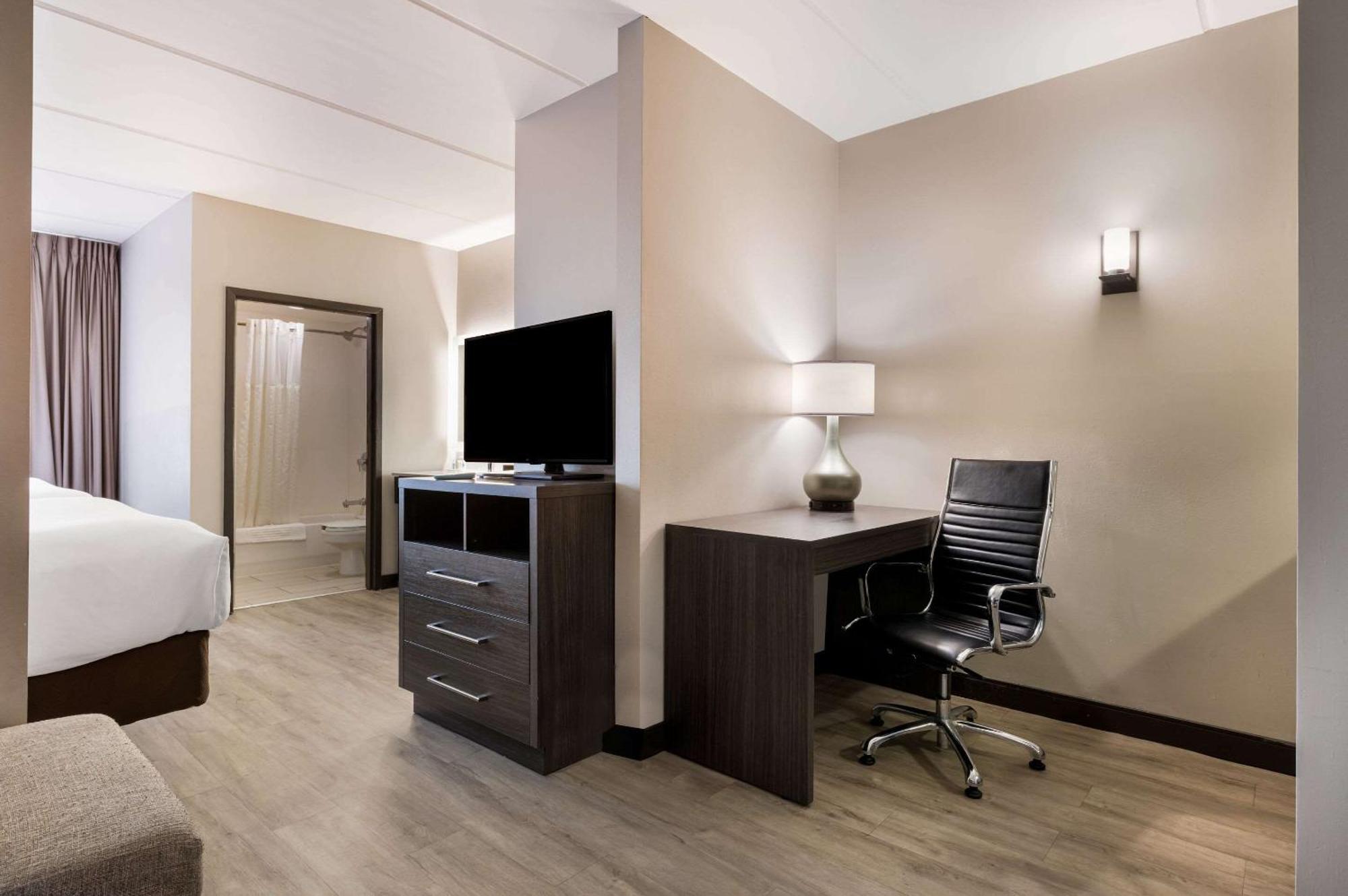 Comfort Suites Northlake Huntersville Exterior photo
